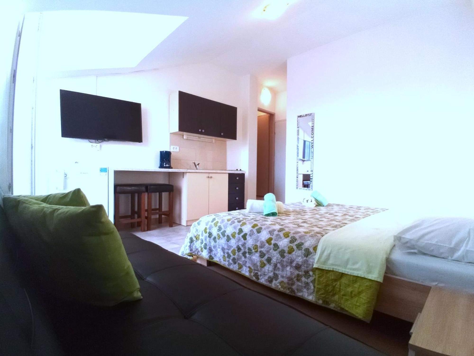 Guesthouse Cecilia Malinska Εξωτερικό φωτογραφία