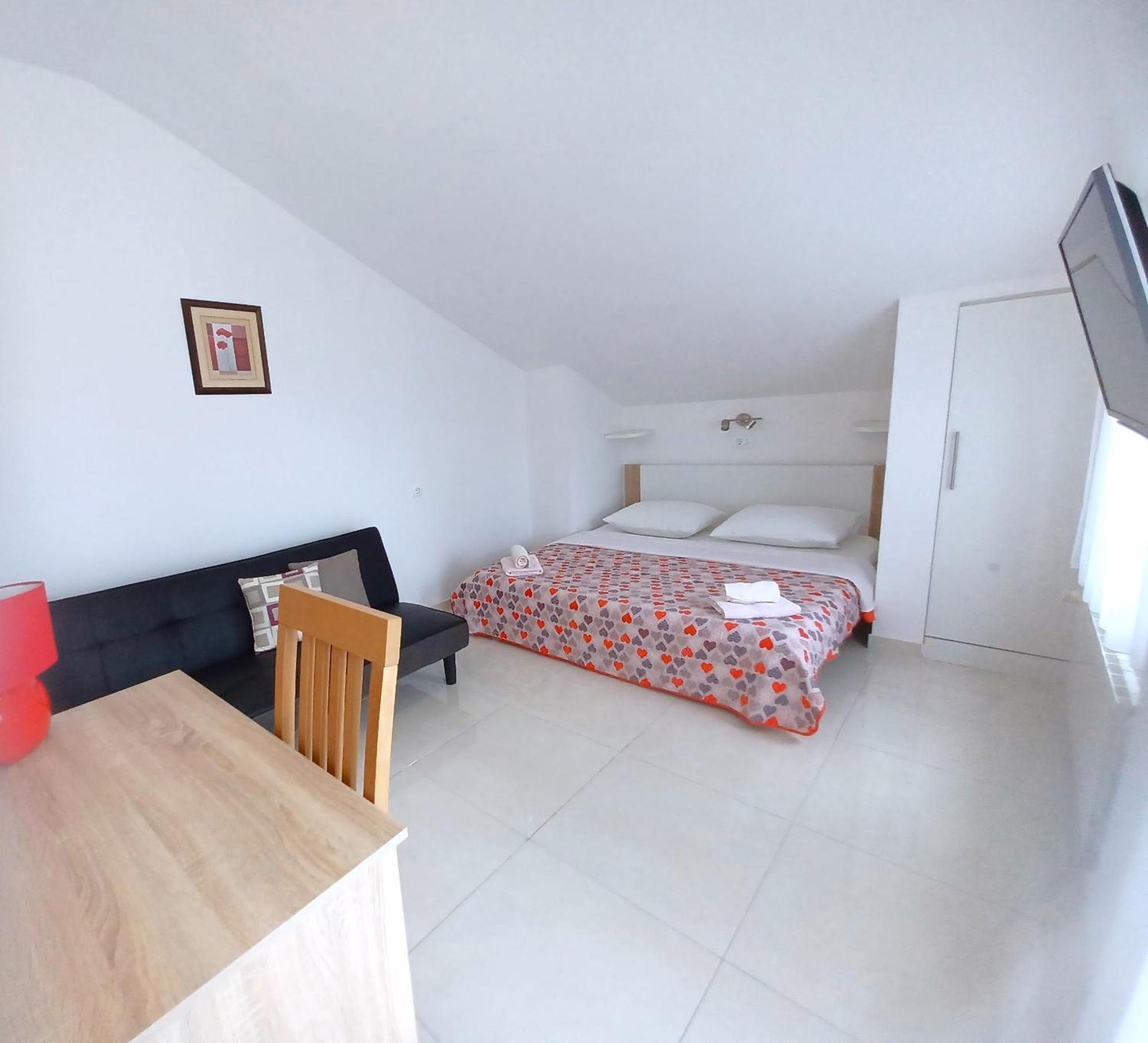 Guesthouse Cecilia Malinska Εξωτερικό φωτογραφία